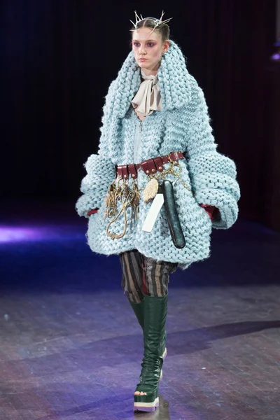 Look 27